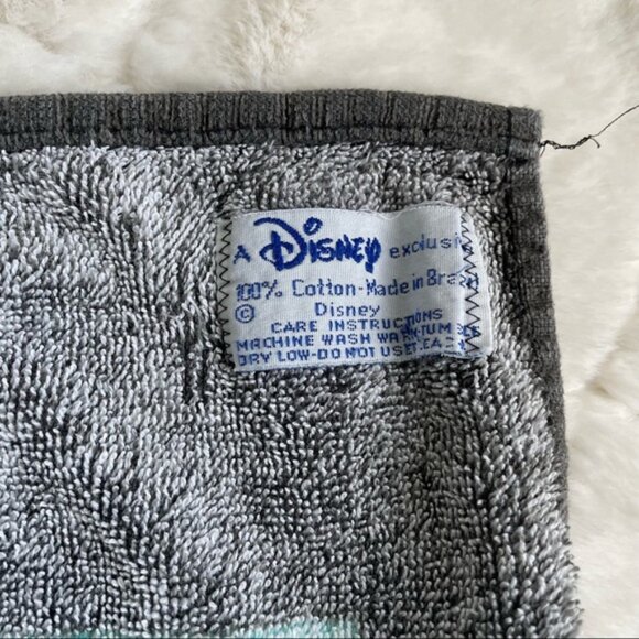 Disney | Sorcerer's Apprentice Mickey Beach Towel "25th Anniversary Edition" - Picture 4 of 7